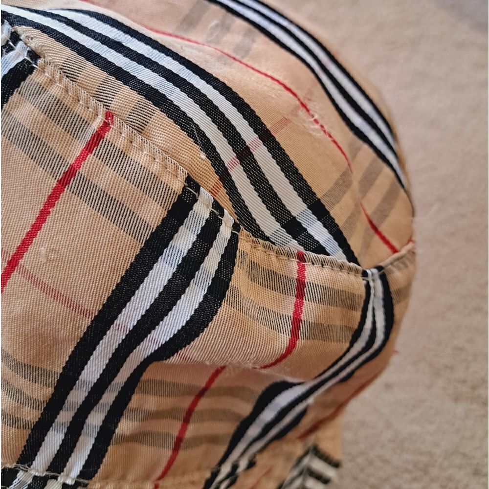 Burberry hat   - Picture 4 of 10